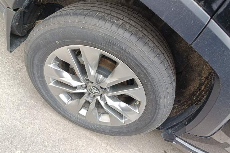 Used Toyota Wildlander 2022 Dual-Engine 2.5L E-CVT Two-Wheel Drive Luxury PLUS Edition Right Rear Wheel Hub