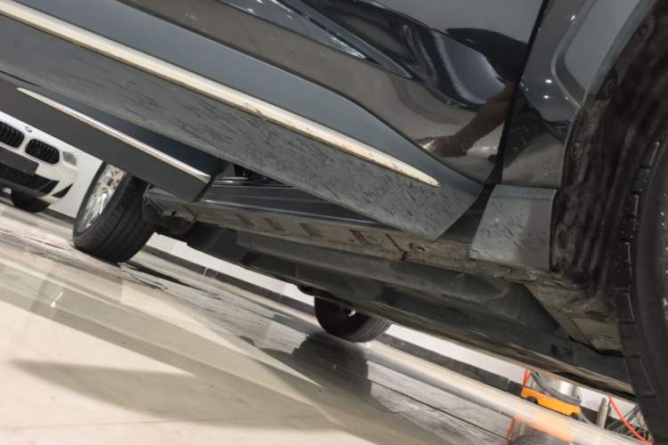 Used Toyota Wildlander 2022 2.0L CVT Two-Wheel Drive Luxury PLUS Edition Right Side Sill