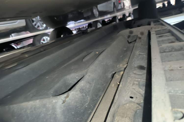 Used Toyota Wildlander 2022 2.0L CVT Two-Wheel Drive Luxury PLUS Edition Right Side Sill