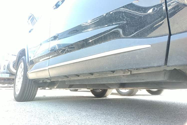 Used Toyota Wildlander 2022 2.0L CVT Two-Wheel Drive Luxury PLUS Edition Right Side Sill