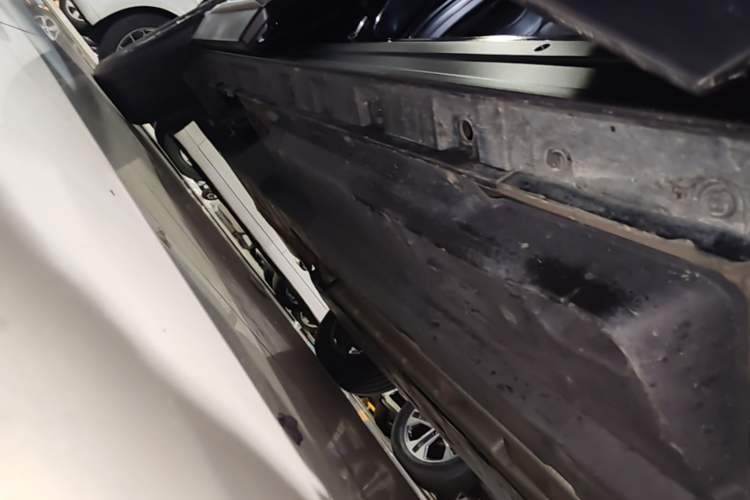 Used Toyota Wildlander 2022 2.0L CVT Two-Wheel Drive Luxury PLUS Edition Right Side Sill