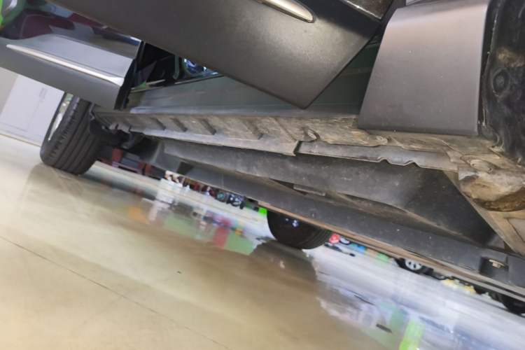 Used Toyota Wildlander 2022 2.0L CVT Two-Wheel Drive Luxury PLUS Edition Right Side Sill
