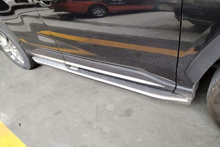 Used Toyota Wildlander 2022 2.0L CVT Two-Wheel Drive Luxury PLUS Edition Right Side Sill