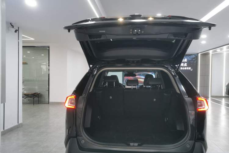 Used Toyota Wildlander 2022 2.0L CVT Two-Wheel Drive Luxury Edition Trunk