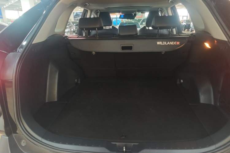 Used Toyota Wildlander 2022 Dual-Engine 2.5L E-CVT Two-Wheel Drive Luxury Edition Trunk
