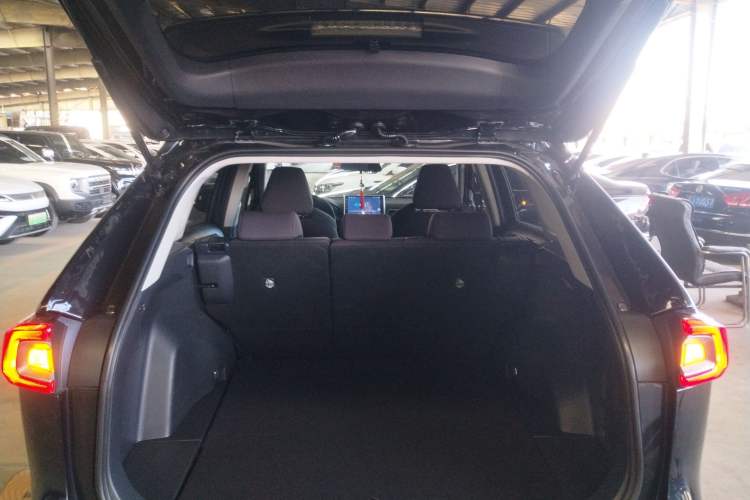 Used Toyota Wildlander 2022 Updated Version 2.0L CVT Two-Wheel Drive Leading Edition Trunk