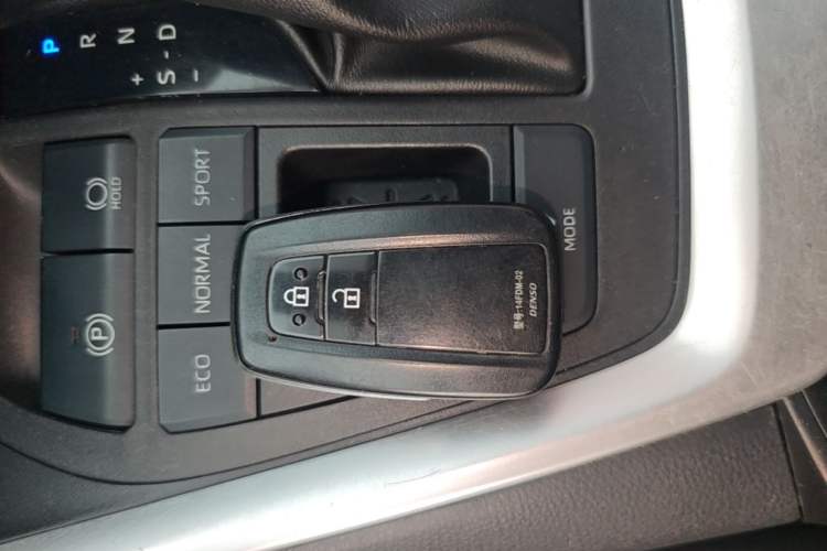 Used Toyota Wildlander 2022 Dual-Engine 2.5L E-CVT Two-Wheel Drive Urban Edition Vehicle Key