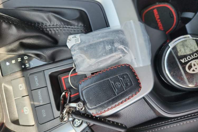 Used Toyota Wildlander 2022 2.0L CVT Two-Wheel Drive Luxury PLUS Edition Vehicle Key