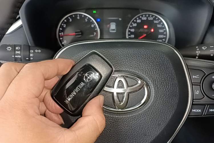 Used Toyota Wildlander 2022 2.0L CVT Two-Wheel Drive Luxury PLUS Edition Vehicle Key