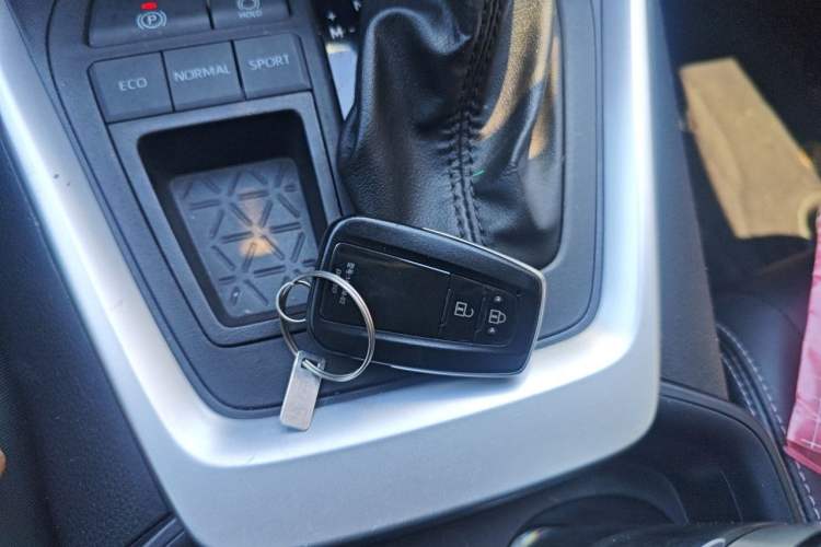 Used Toyota Wildlander 2022 2.0L CVT Two-Wheel Drive Luxury PLUS Edition Vehicle Key