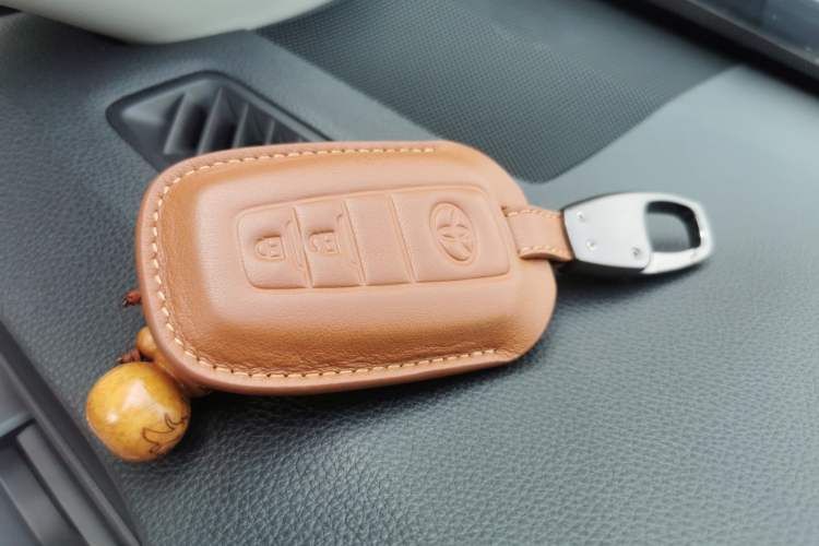 Used Toyota Wildlander 2022 2.0L CVT Two-Wheel Drive Luxury Edition Vehicle Key