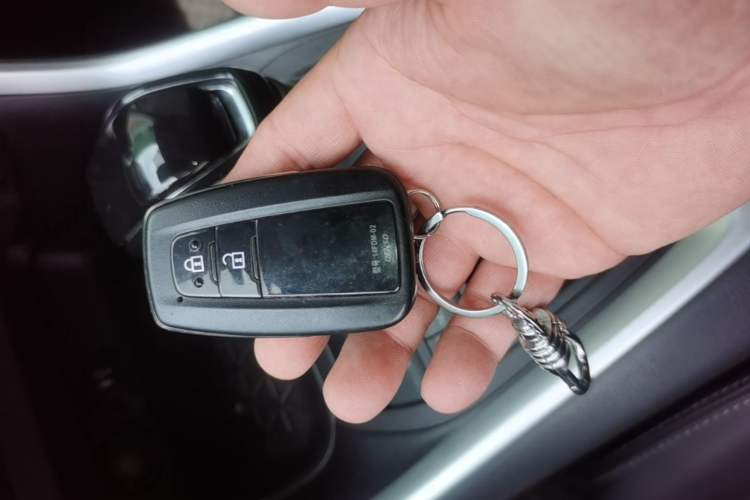 Used Toyota Wildlander 2022 2.0L CVT Two-Wheel Drive Luxury PLUS Edition Vehicle Key