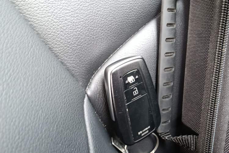 Used Toyota Wildlander 2022 2.0L CVT Two-Wheel Drive Luxury PLUS Edition Vehicle Key