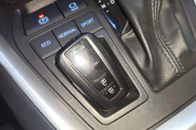 Used Toyota Wildlander 2022 2.0L CVT Two-Wheel Drive Luxury PLUS Edition Vehicle Key