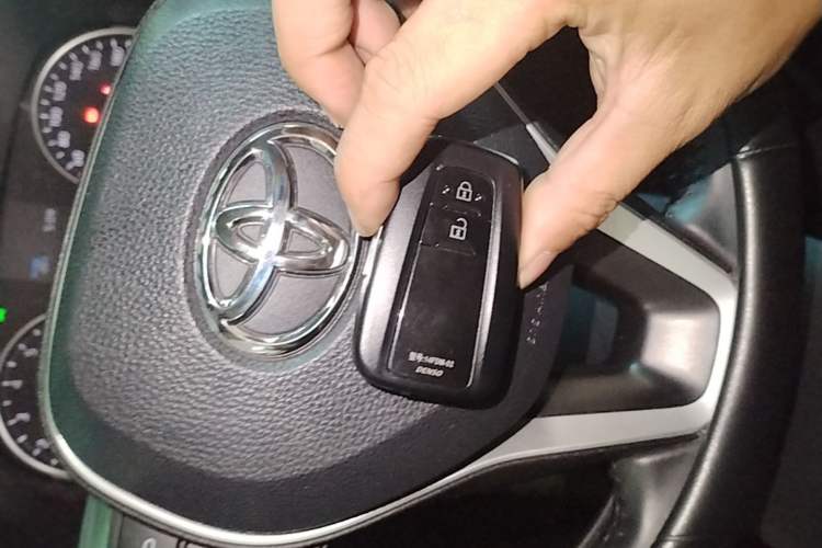 Used Toyota Wildlander 2022 2.0L CVT Two-Wheel Drive Luxury PLUS Edition Vehicle Key