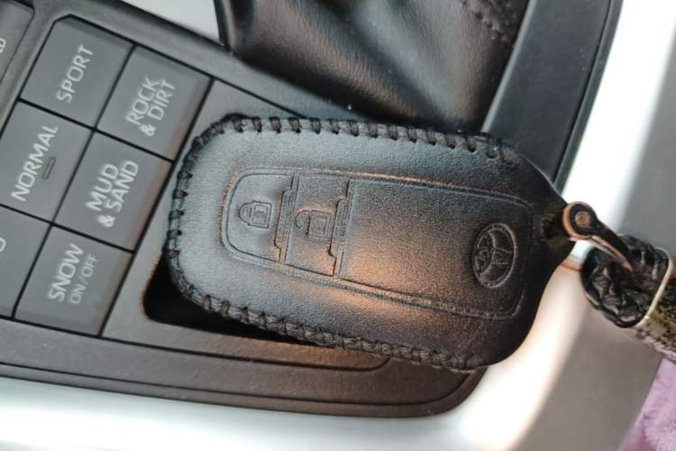Used Toyota Wildlander 2022 2.0L CVT 4x4 Luxury PLUS Edition Vehicle Key