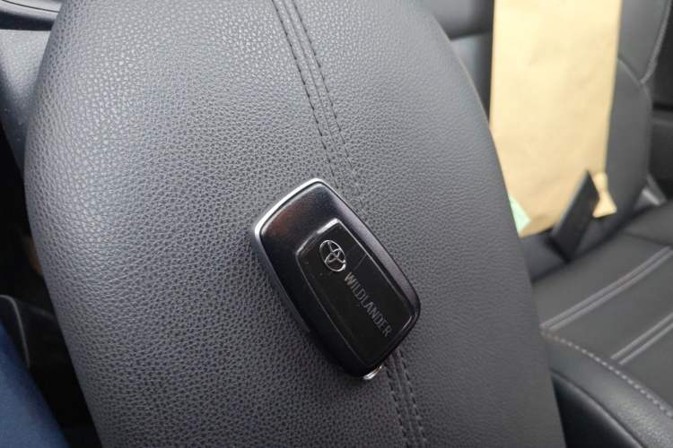Used Toyota Wildlander 2022 2.0L CVT Two-Wheel Drive Luxury Edition Vehicle Key