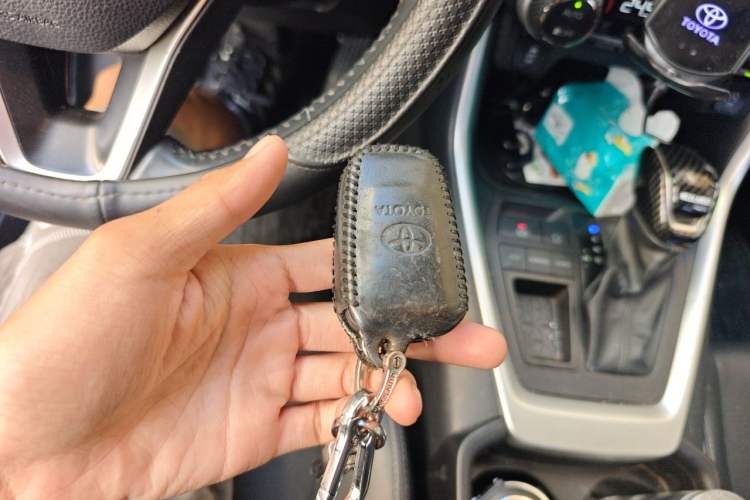 Used Toyota Wildlander 2022 2.0L CVT Two-Wheel Drive Luxury PLUS Edition Vehicle Key