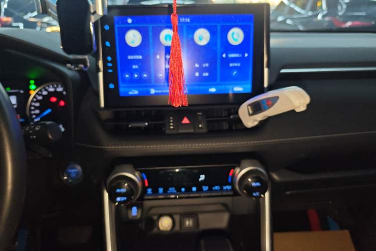 Used Toyota Wildlander 2022 Dual-Motor 2.5L E-CVT 4x4 Luxury PLUS Edition Audio And AC Panel