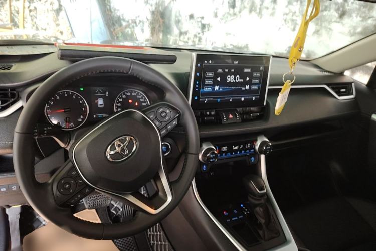Used Toyota Wildlander 2022 2.0L CVT Two-Wheel Drive Luxury PLUS Edition Center Console