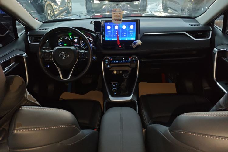 Used Toyota Wildlander 2022 Dual-Motor 2.5L E-CVT 4x4 Luxury PLUS Edition Center Console