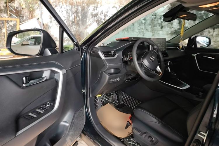 Used Toyota Wildlander 2022 2.0L CVT Two-Wheel Drive Luxury PLUS Edition Driver Seat