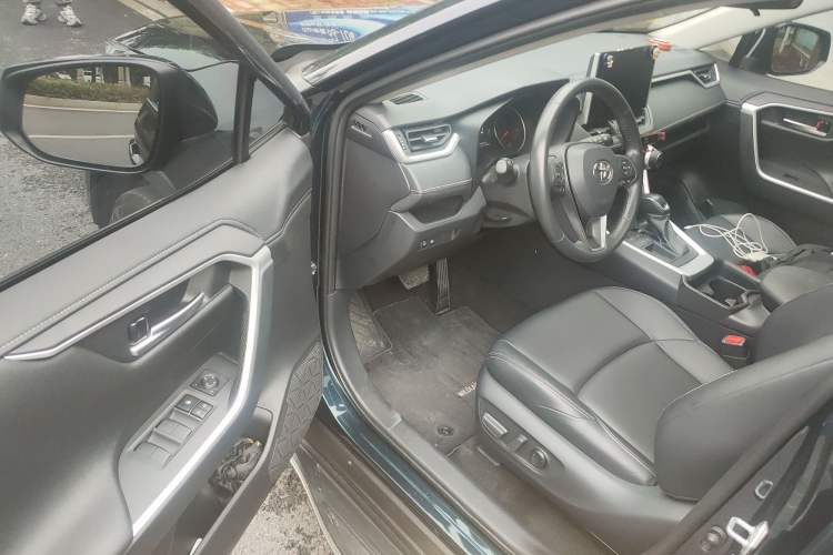 Used Toyota Wildlander 2022 2.0L CVT Two-Wheel Drive Luxury Edition Driver Seat