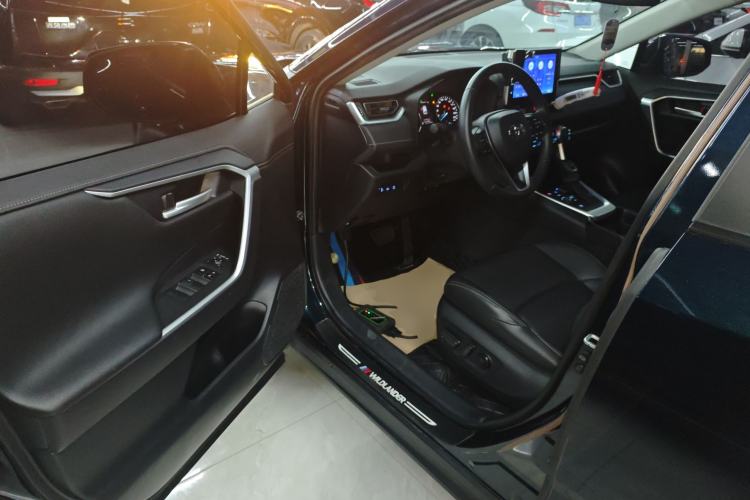 Used Toyota Wildlander 2022 Dual-Motor 2.5L E-CVT 4x4 Luxury PLUS Edition Driver Seat