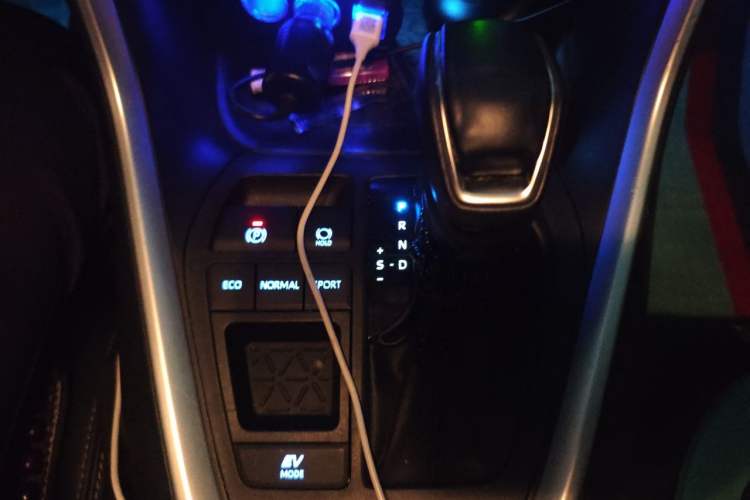 Used Toyota Wildlander 2022 Dual-Engine 2.5L E-CVT Two-Wheel Drive Prestige Edition Gear Lever