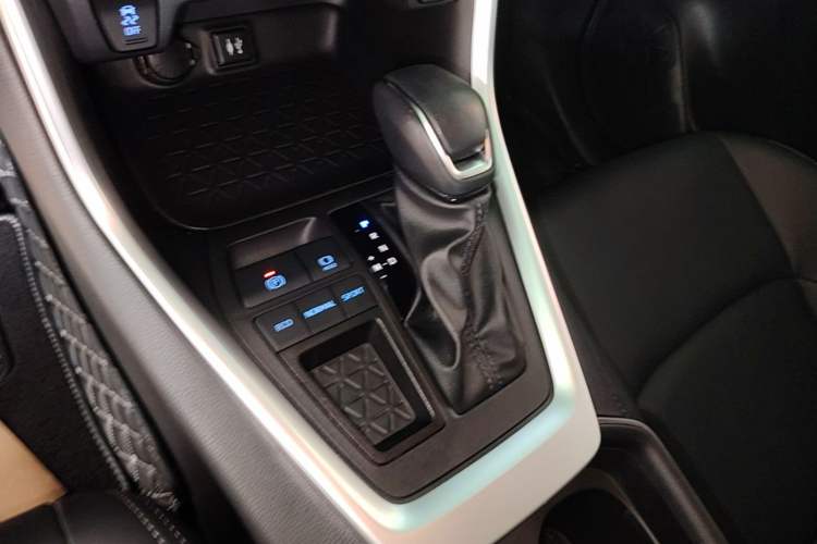 Used Toyota Wildlander 2022 2.0L CVT Two-Wheel Drive Luxury PLUS Edition Gear Lever