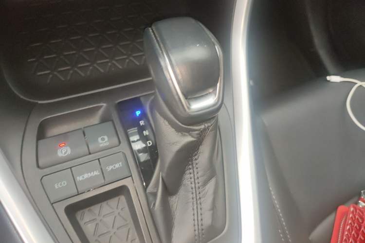 Used Toyota Wildlander 2022 2.0L CVT Two-Wheel Drive Luxury Edition Gear Lever