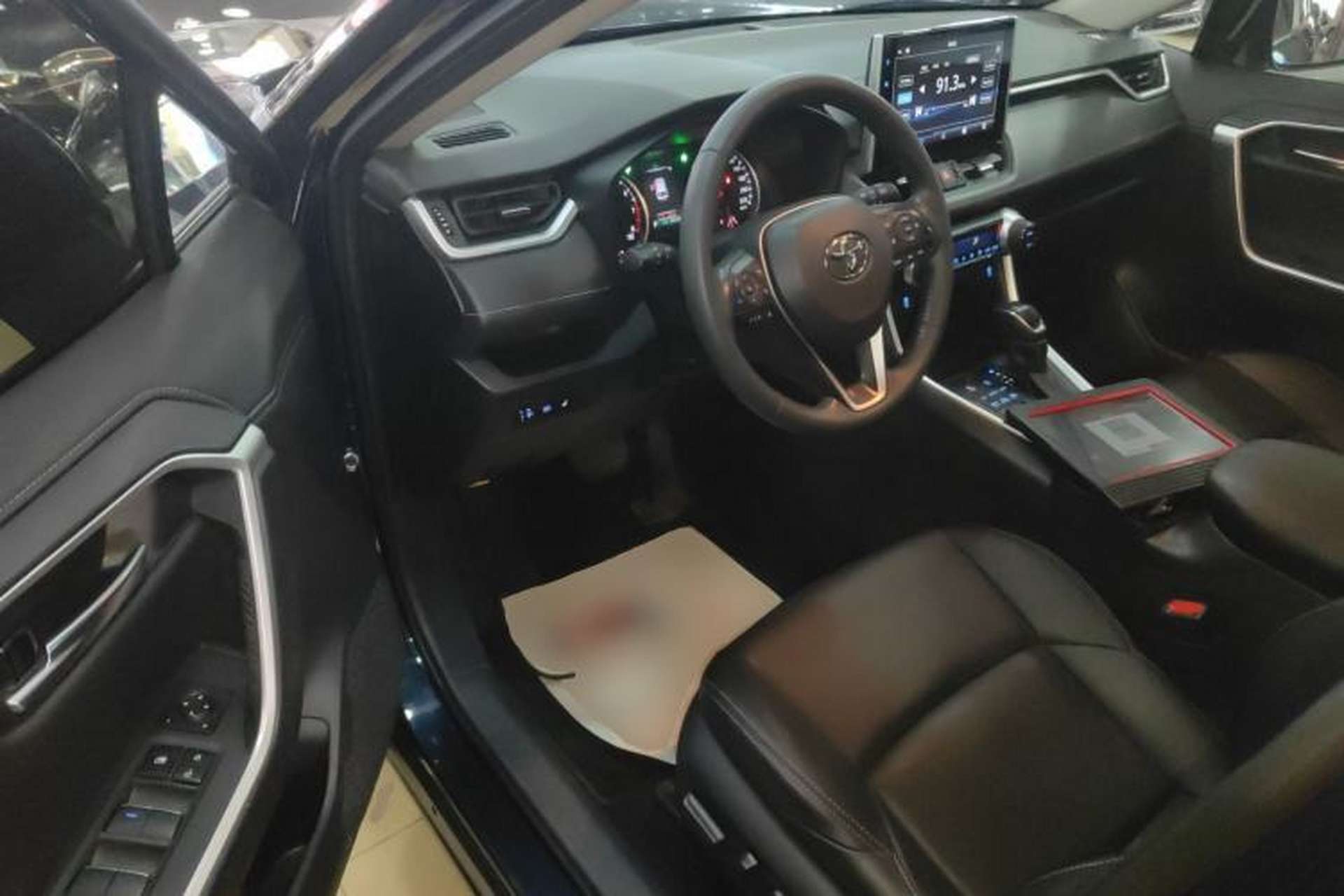 Used Toyota Wildlander 2022 2.0L CVT Four-Wheel Drive Luxury Edition Interior 3