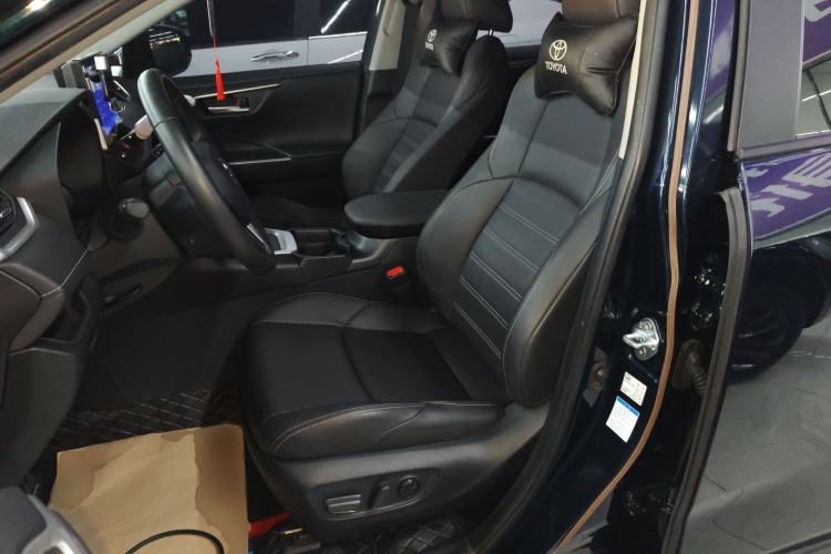 Used Toyota Wildlander 2022 Dual-Motor 2.5L E-CVT 4x4 Luxury PLUS Edition Left Front Seat
