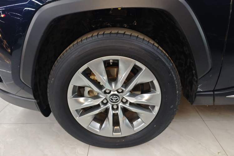 Used Toyota Wildlander 2022 Dual-Motor 2.5L E-CVT 4x4 Luxury PLUS Edition Left Front Wheel Hub