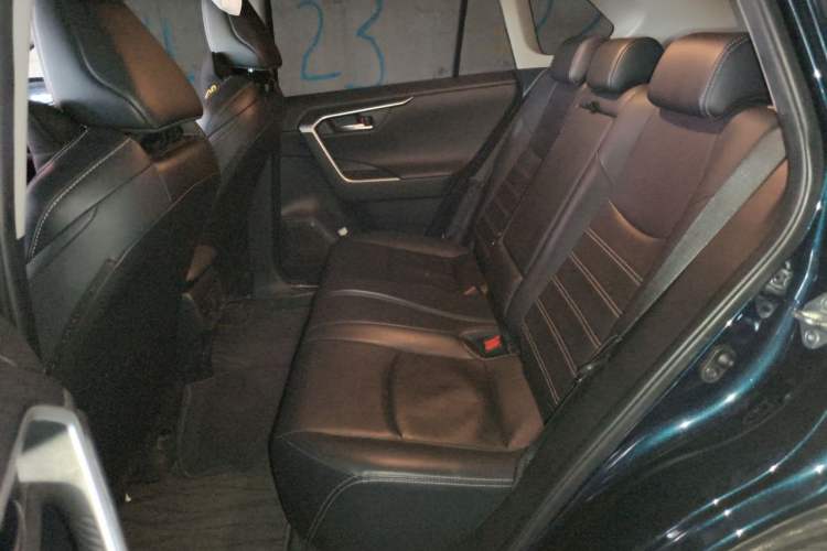 Used Toyota Wildlander 2022 2.0L CVT Two-Wheel Drive Luxury Edition Left Rear Seat