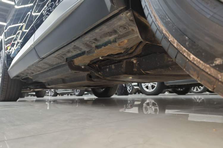 Used Toyota Wildlander 2022 Dual-Motor 2.5L E-CVT 4x4 Luxury PLUS Edition Left Side Sill