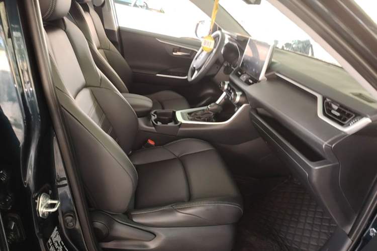 Used Toyota Wildlander 2022 2.0L CVT Two-Wheel Drive Luxury PLUS Edition Right Front Seat