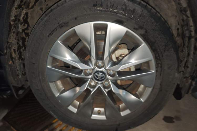 Used Toyota Wildlander 2022 Dual-Engine 2.5L E-CVT Two-Wheel Drive Prestige Edition Right Front Wheel Hub