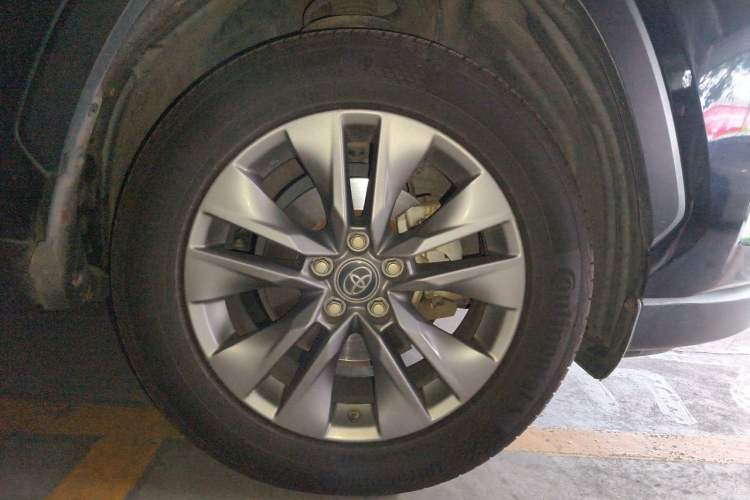 Used Toyota Wildlander 2022 2.0L CVT Two-Wheel Drive Luxury Edition Right Front Wheel Hub