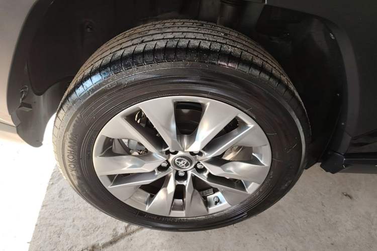 Used Toyota Wildlander 2022 2.0L CVT Two-Wheel Drive Luxury PLUS Edition Right Rear Wheel Hub