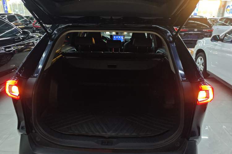 Used Toyota Wildlander 2022 Dual-Motor 2.5L E-CVT 4x4 Luxury PLUS Edition Trunk