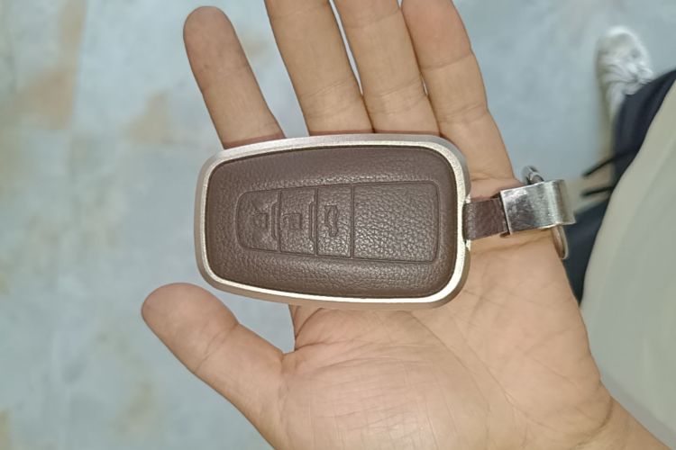 Used Toyota Wildlander 2022 2.0L CVT Two-Wheel Drive Leading Edition Vehicle Key