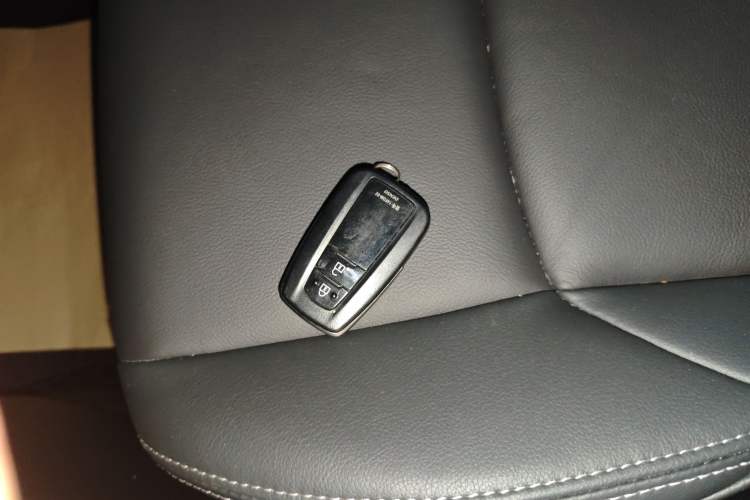 Used Toyota Wildlander 2022 Dual-Motor 2.5L E-CVT 4x4 Luxury PLUS Edition Vehicle Key