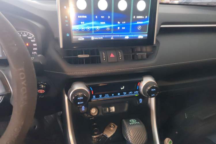 Used Toyota Wildlander 2022 2.0L CVT Two-Wheel Drive Luxury PLUS Edition Audio And AC Panel