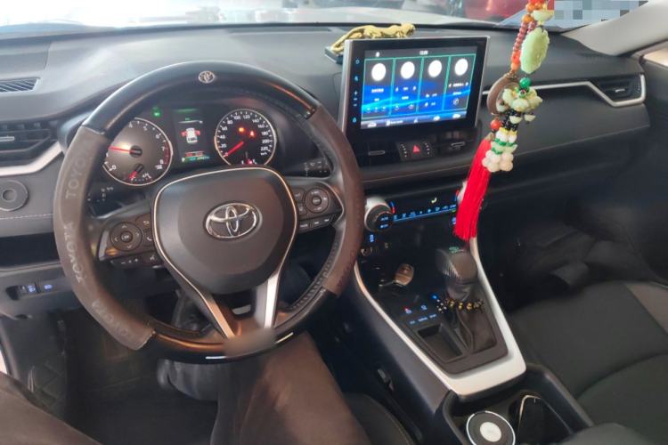 Used Toyota Wildlander 2022 2.0L CVT Two-Wheel Drive Luxury PLUS Edition Center Console