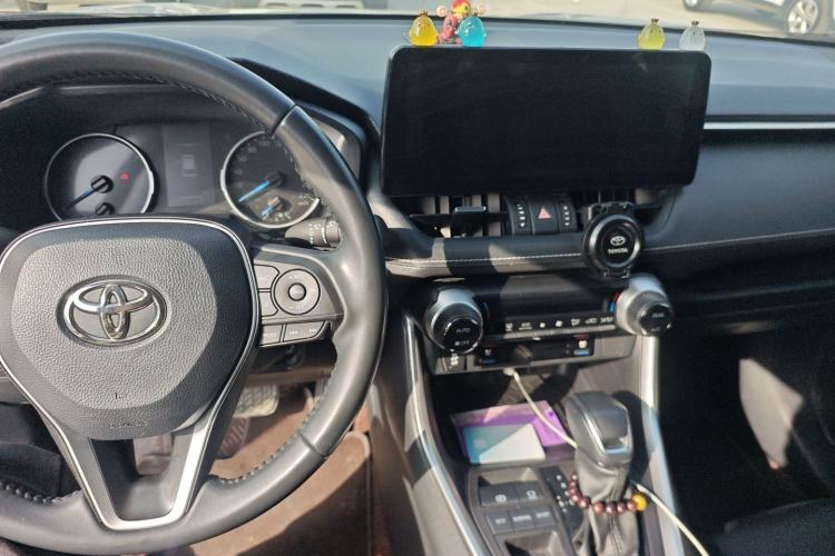Used Toyota Wildlander 2022 Dual-Engine 2.5L E-CVT Two-Wheel Drive Luxury Edition Center Console