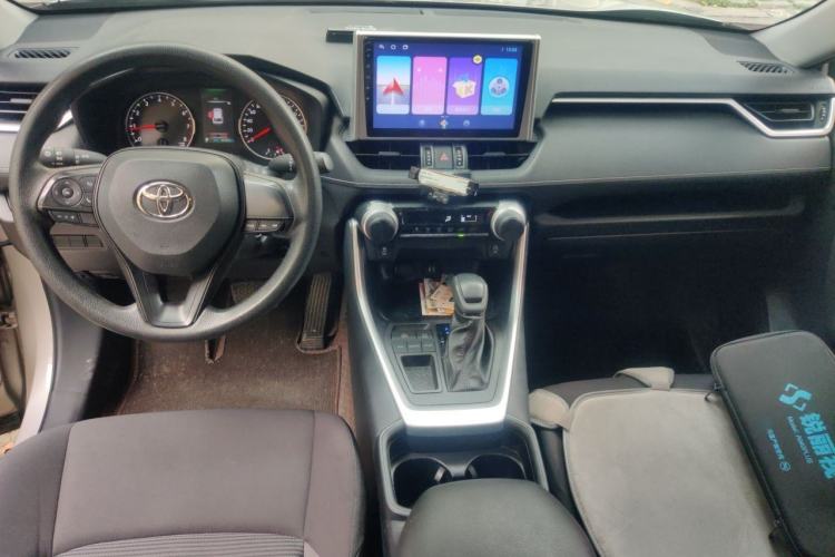 Used Toyota Wildlander 2022 Updated Version 2.0L CVT Two-Wheel Drive Leading Edition Center Console