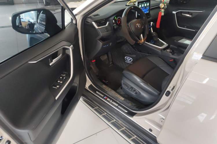Used Toyota Wildlander 2022 2.0L CVT Two-Wheel Drive Luxury PLUS Edition Driver Seat