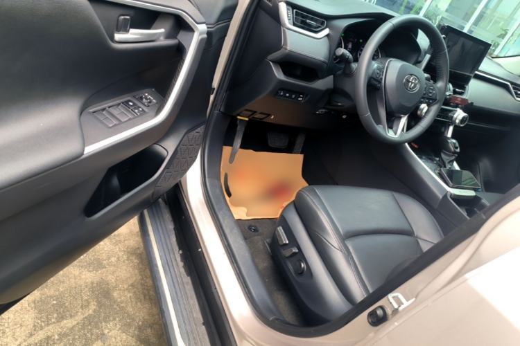 Used Toyota Wildlander 2022 2.0L CVT Two-Wheel Drive Luxury PLUS Edition Driver Seat