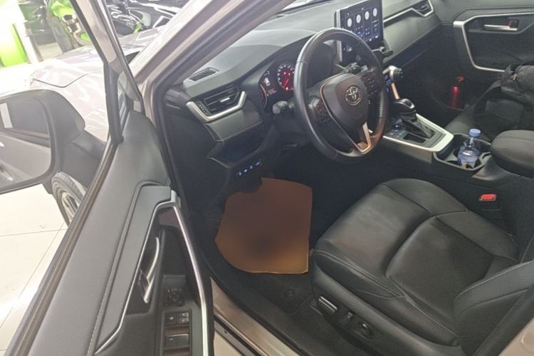 Used Toyota Wildlander 2022 2.0L CVT Two-Wheel Drive Prestige Edition Driver Seat